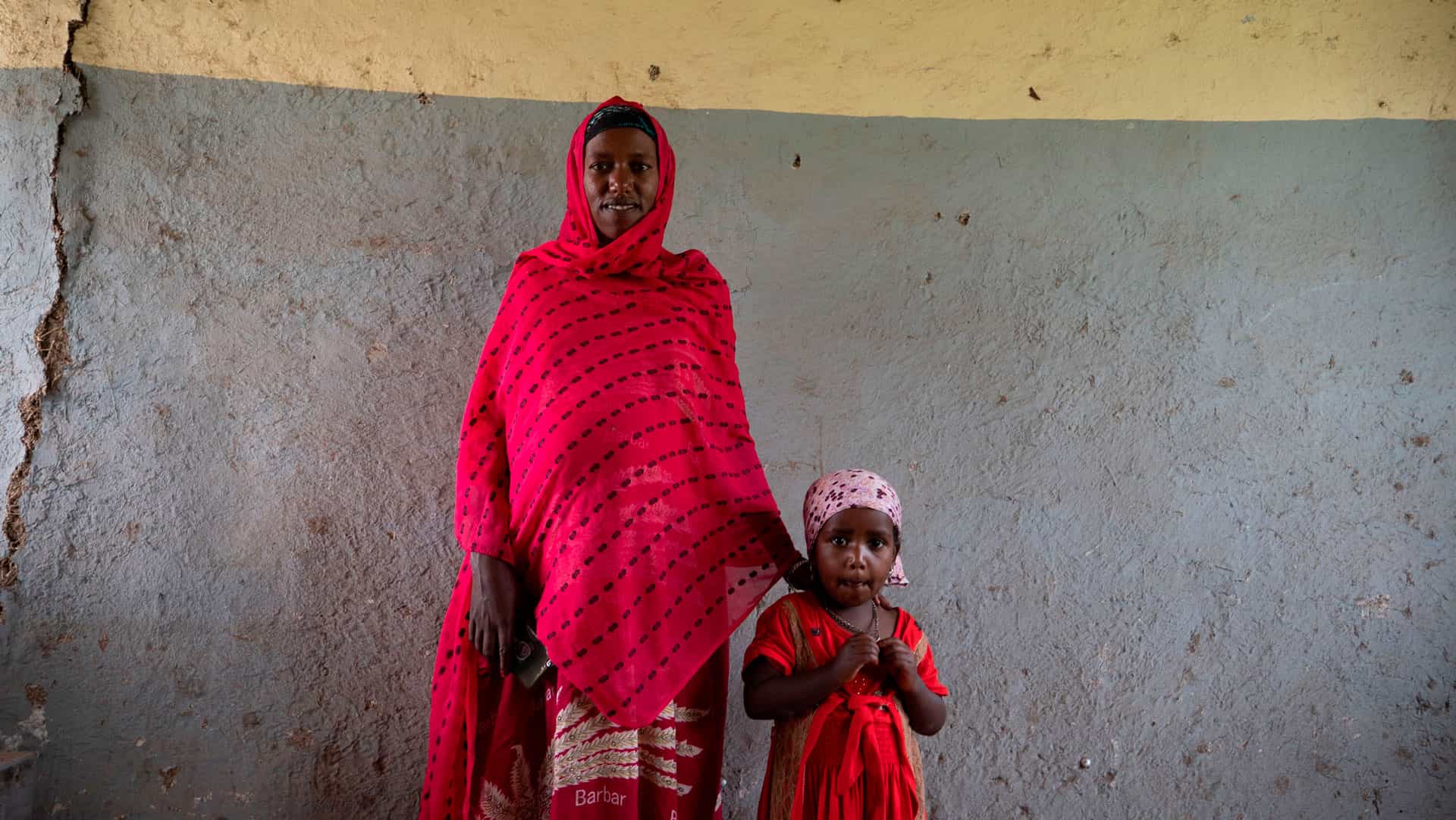 valokuva tekstiin Puuro ja äitien koulutus pitävät lapsia hengissä Etiopiassa