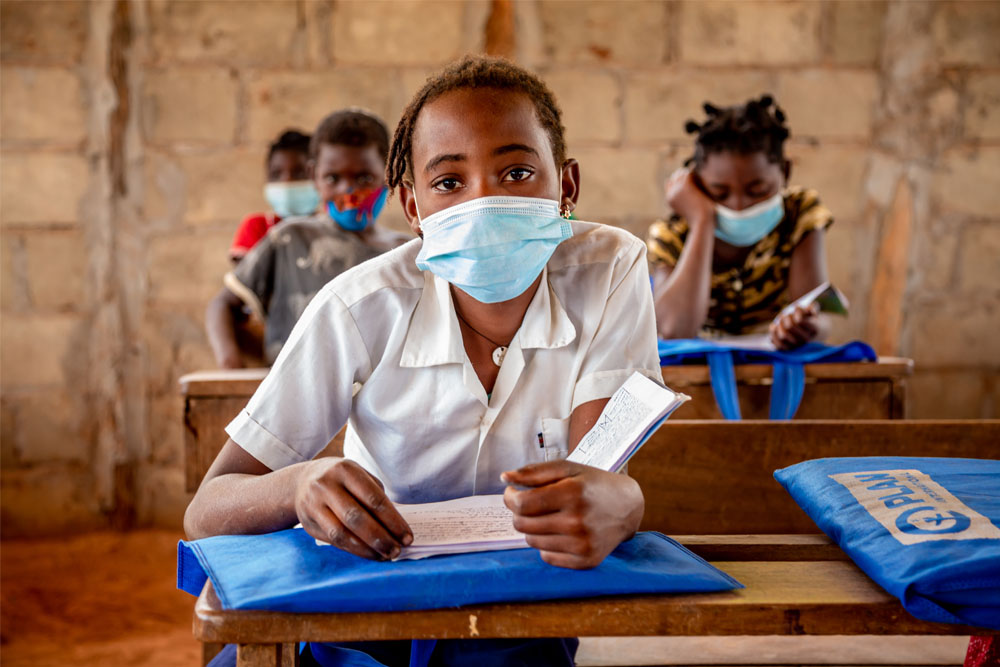 Autoimme Cabo Delgadossa pakolaislapsia kouluun