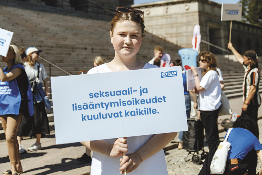 Nuoret osoittivat mieltä kuukautissyrjintää vastaan