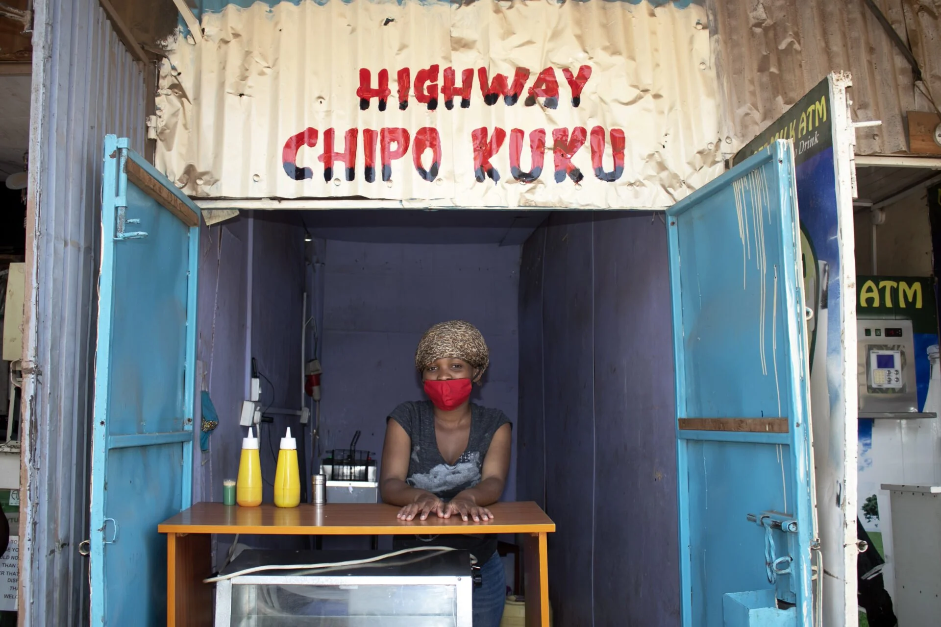 Grace, 21, kioskissaan Kiberan slummissa.