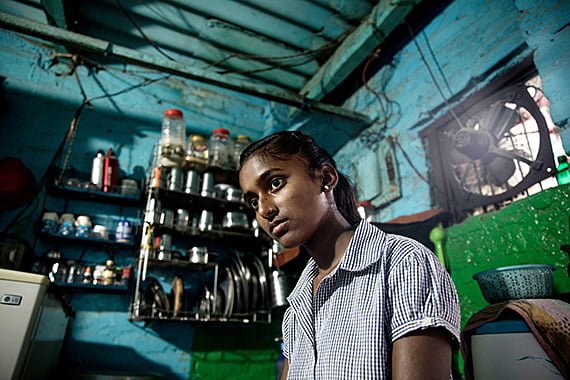 ”Tuntuu siltä, ettei kukaan kuuntele tyttöjä tai välitä heidän ongelmistaan. Heidän odotetaan vain sietävän loputtomasti sanomatta sanaakaan”, sanoo Delhissä asuva 17-vuotias Shilpa.
