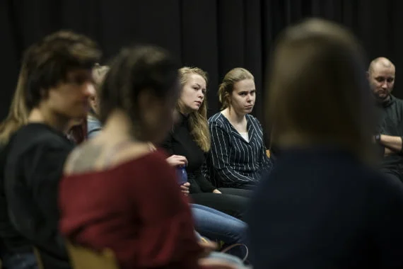 Koulutus koostuu käytännön harjoituksista ja keskusteluista. Kuva: Vesa Ranta