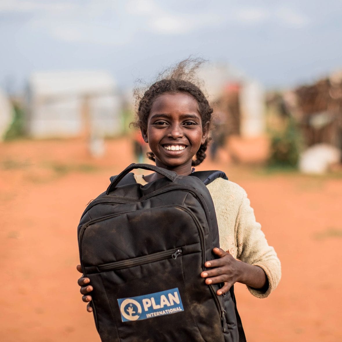 Konflikteissa ja luonnonkatastrofeissa tytöt ovat erityisen haavoittuvassa asemassa.