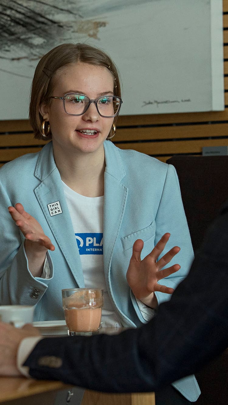 GirlsTakeover-valtaaja Maija Illikainen ja Elon toimitusjohtaja Carl Petterson. Kuva: Jukka Jalkanen