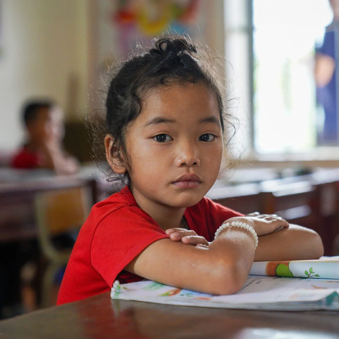 Tee tyttöjen päivän lahjoitus ja tuet tyttöjen koulutusta.
