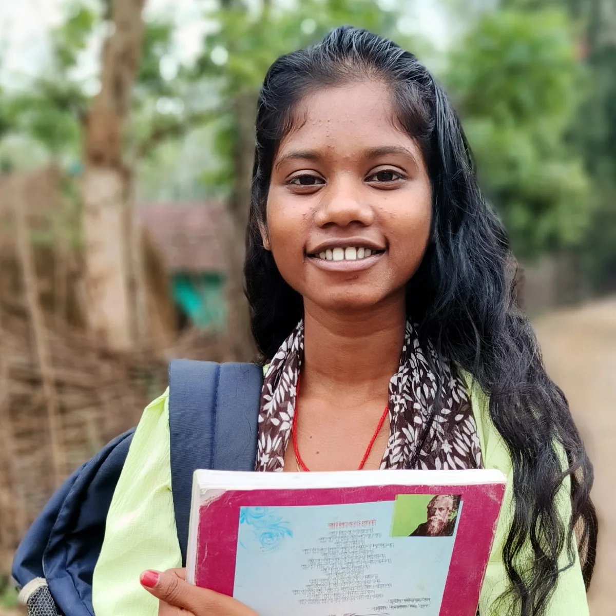 Tee tyttöjen päivän lahjoitus ja tuet tyttöjen koulutusta.