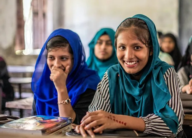 Tyttösponssi-kuukausilahjoittajana olet mukana varmistamassa, että tytöt pääsevät kouluun.